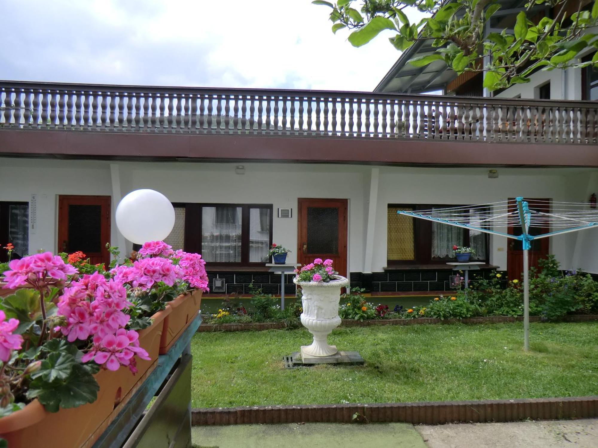 Pension Villa Broedel บาดบลังเคนบวร์ก ภายนอก รูปภาพ